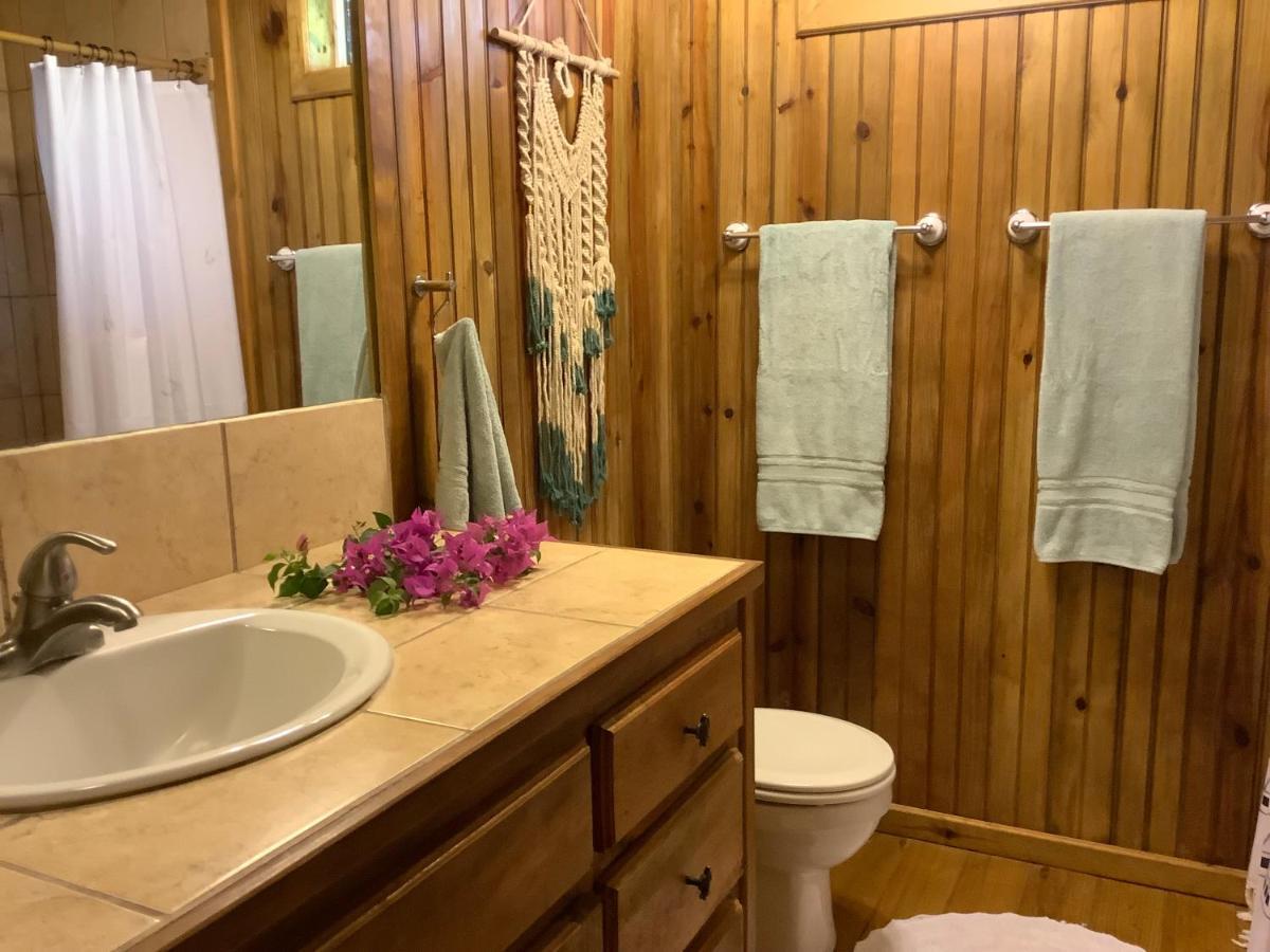 Reef Beach House - 2 Bedrooms Sandy Bay Екстер'єр фото